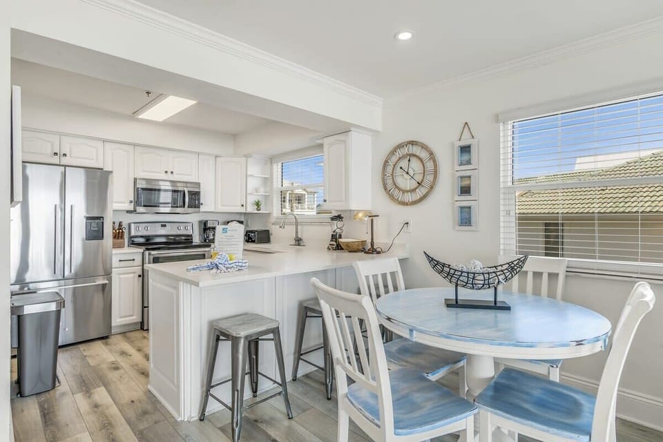  Dining Room Table with Seating for 4