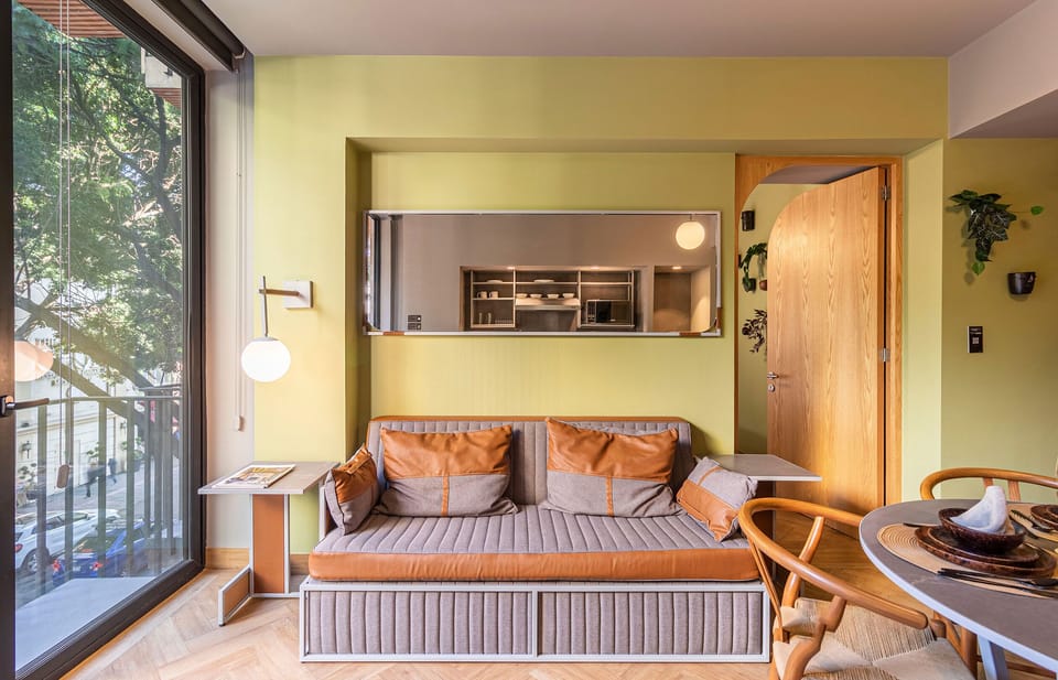 El mobiliario, la decoración y los servicios pueden variar ligeramente.