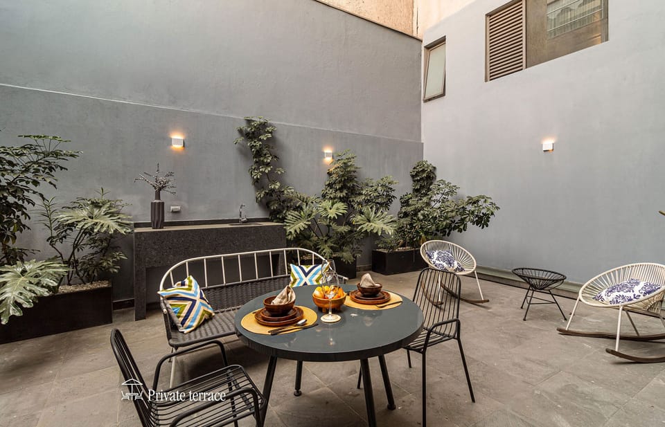 El mobiliario, la decoración y los servicios pueden variar ligeramente
