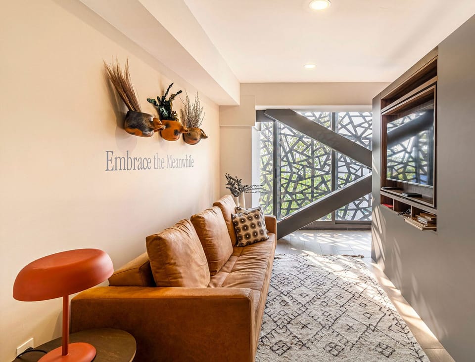 El mobiliario, la decoración y los servicios pueden variar ligeramente