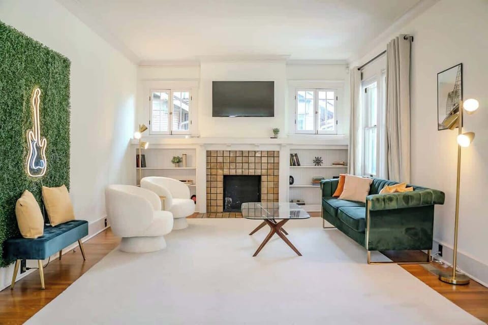 Spacious living room