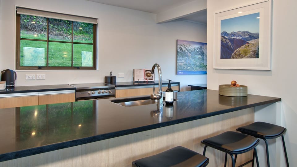 Large breakfast bar with stools - morning photo