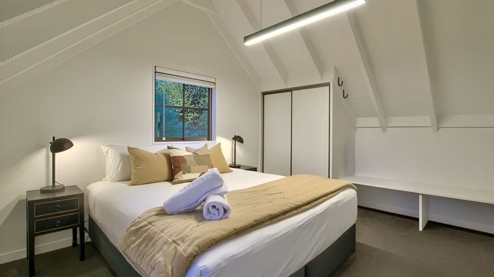 Bedroom 2 - Can be setup as either 2 singles or a King (please let us know which you prefer when you book)
