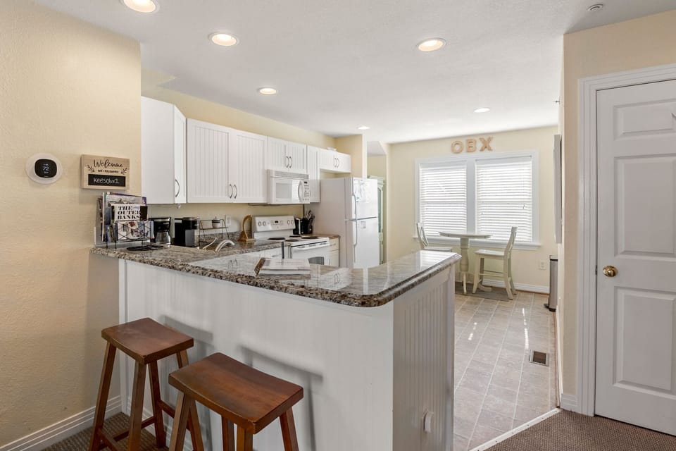BB1107: Beach Daze | Level 3 Kitchen