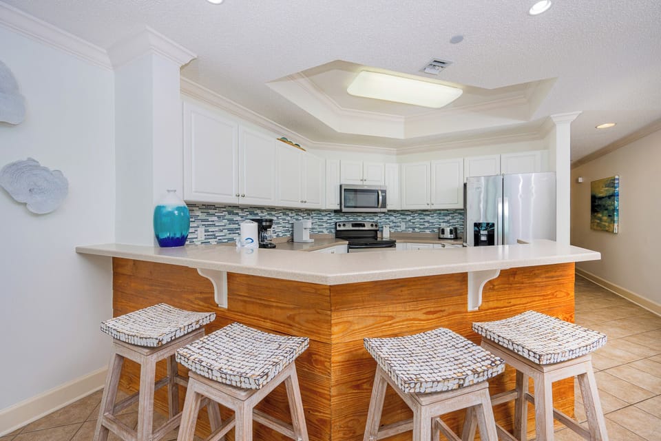 Sip your morning coffee at the breakfast bar and get ready for a beach day in this stylish space