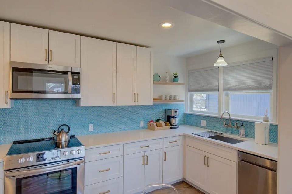 Unit #2: Lots of counter space