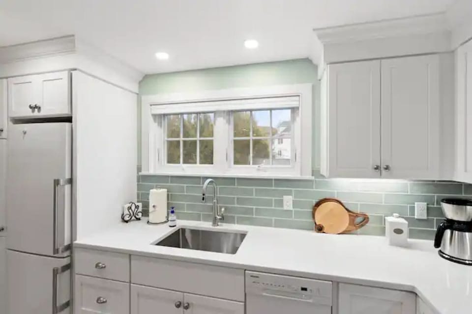 Plenty of cabinet space to unload your favorite snacks!