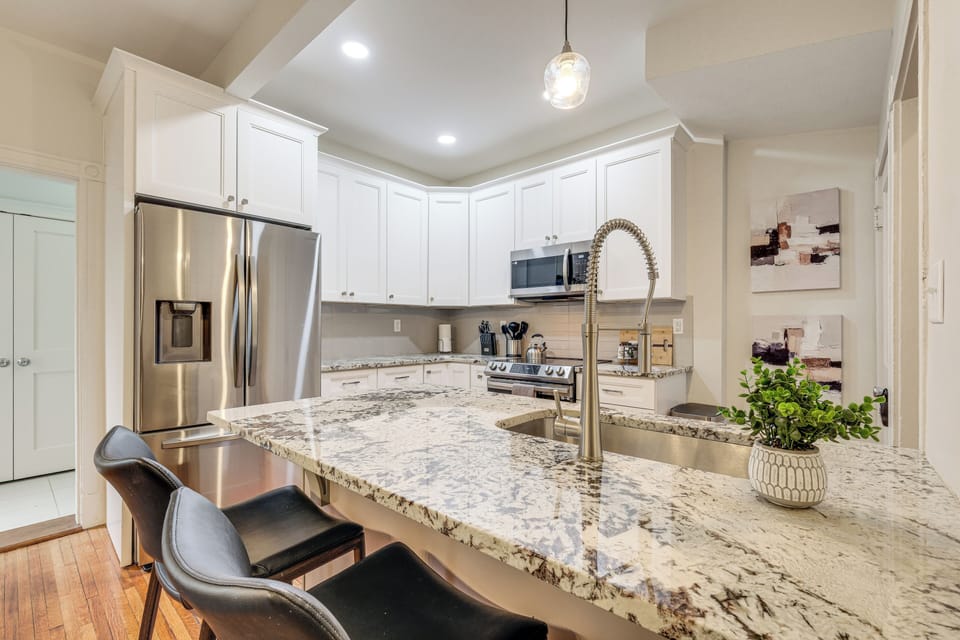 Kitchen | Cooking Basics | Coffee Maker | Bar Seating | 1st Floor