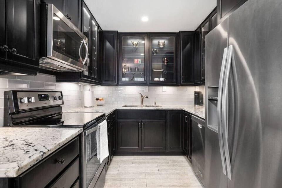Full Kitchen and frig