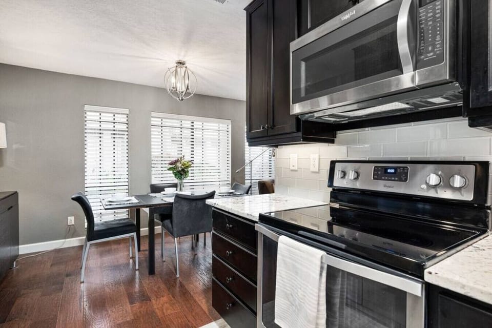 Full kitchen