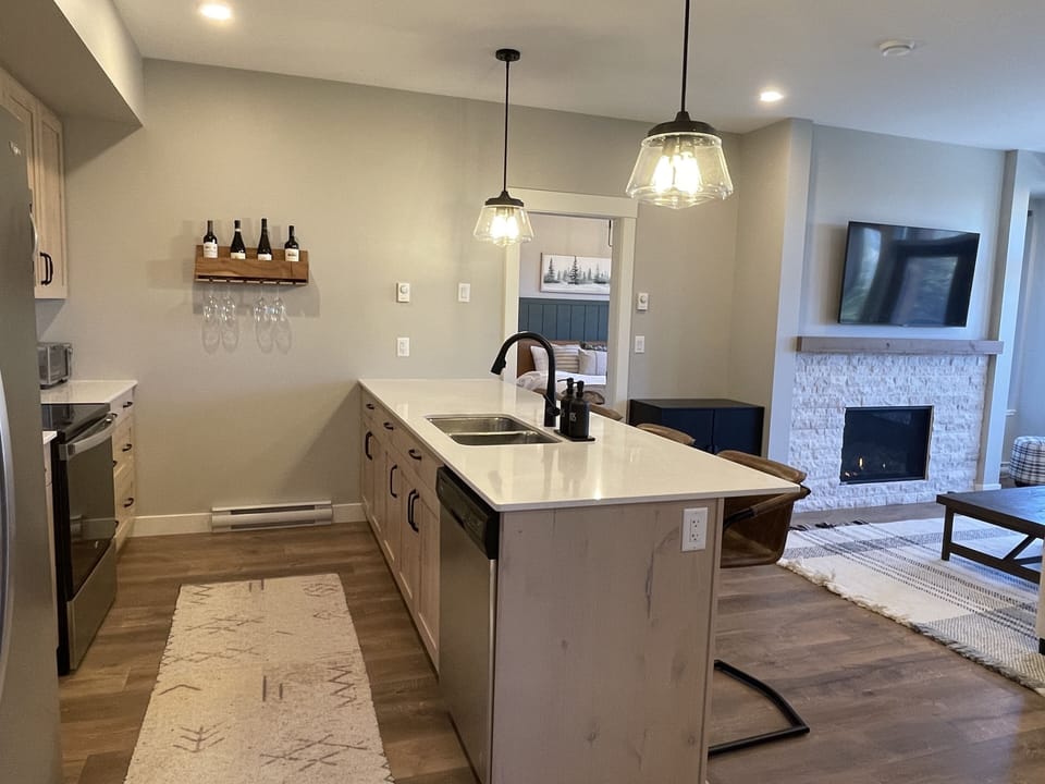 Full kitchen