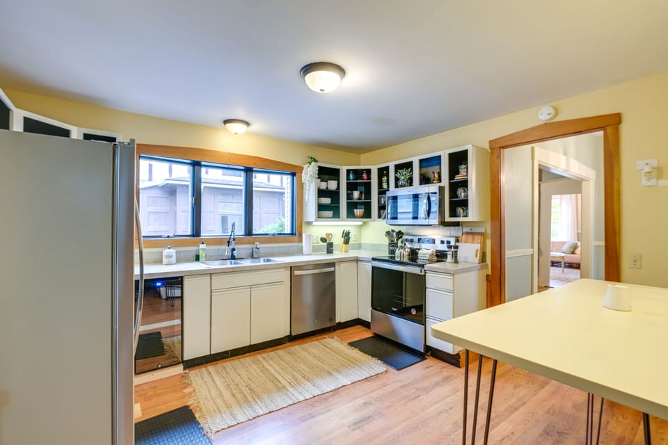 Kitchen | 1st Floor | Coffee Maker | Blender | Wine Cooler | Cooking Basics