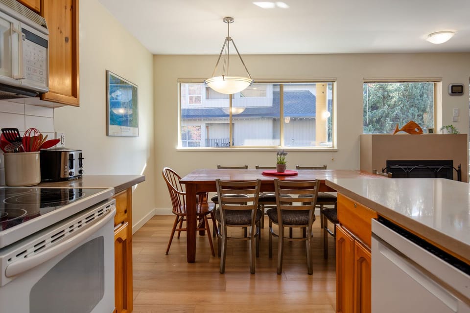 Open concept kitchen and dining area