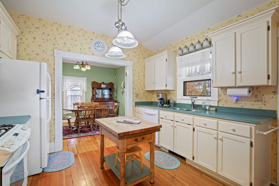 Cook up a feast for your family in our fully loaded kitchen!