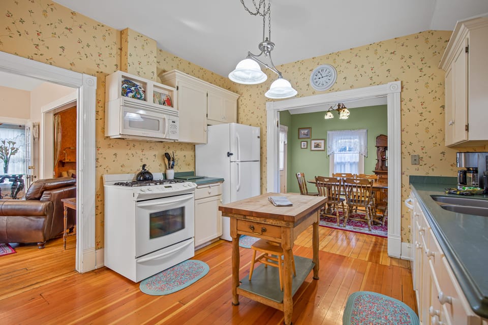 Plenty of room for family meal prep