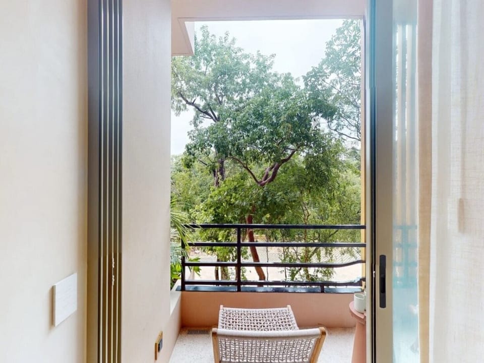 Aflora Loft - Private Balcony - Pool View Loft