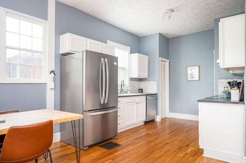 Full kitchen