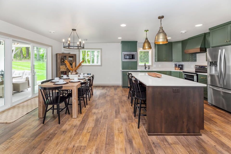 Kitchen + dining 