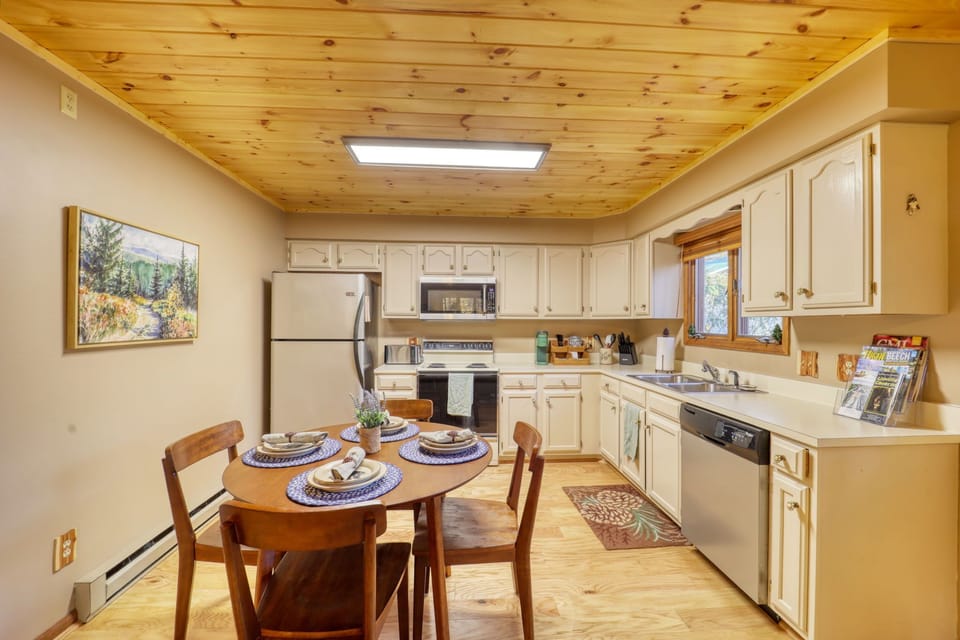 Enjoy the ease of our dishwasher, stovetop, oven, microwave and toaster