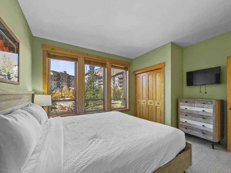 2nd bedroom with king bed.