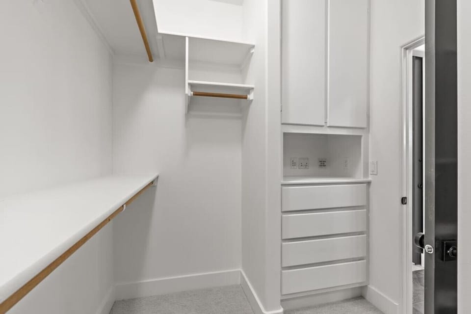 Master Closet 2