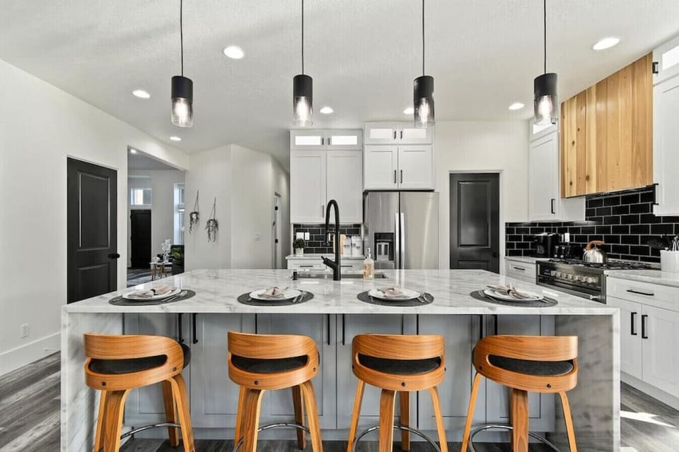 Kitchen island bar