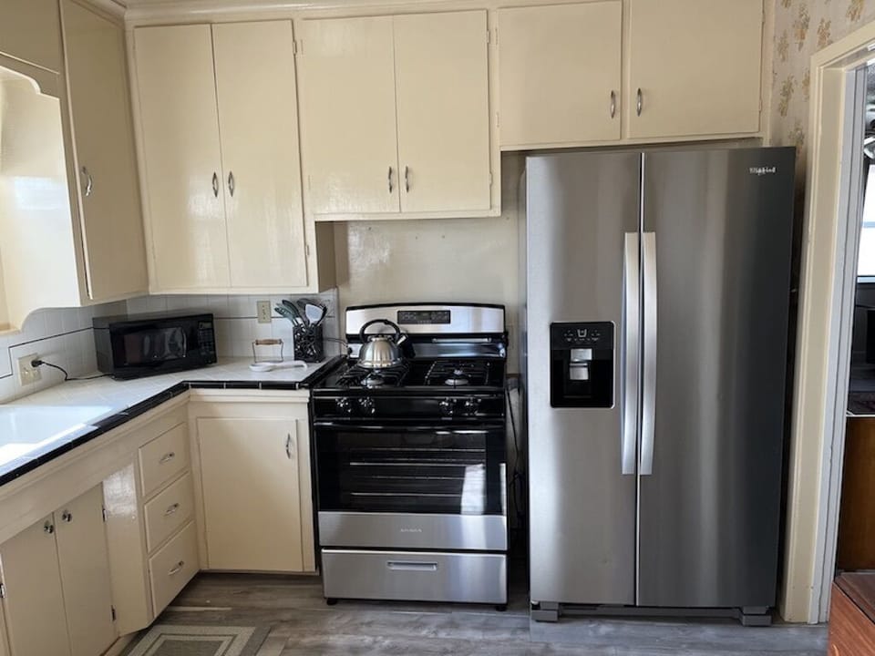 Kitchen appliances
