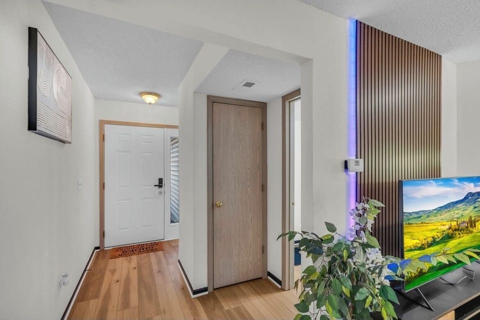 Hallway/ entrance