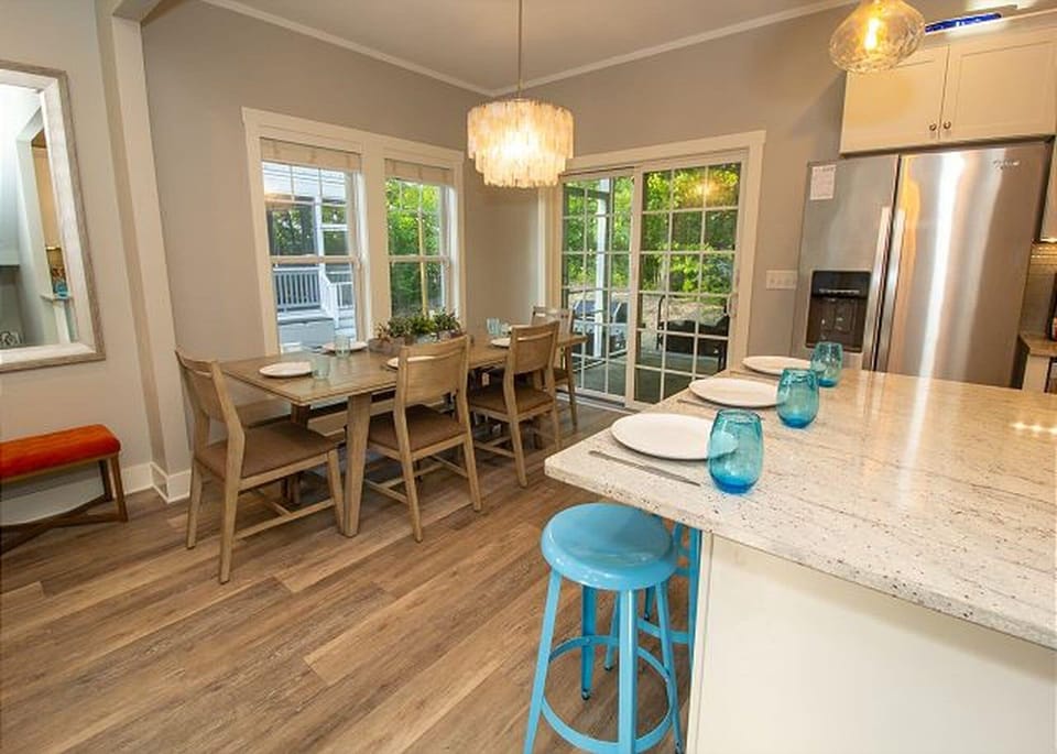 Main level | dining room
