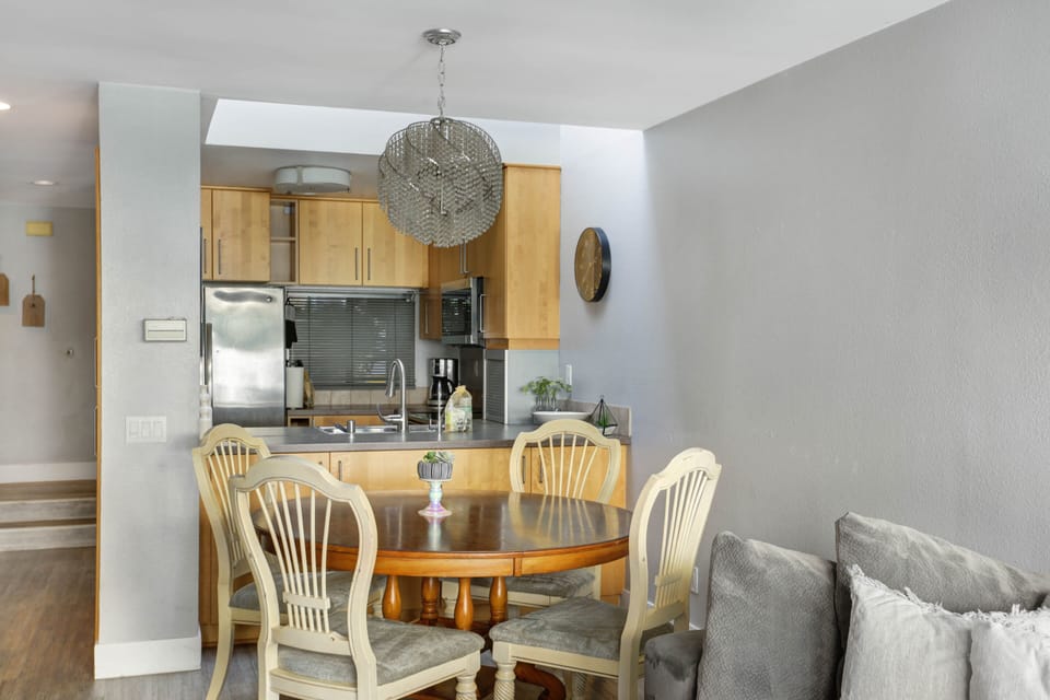 Dining Area (1)