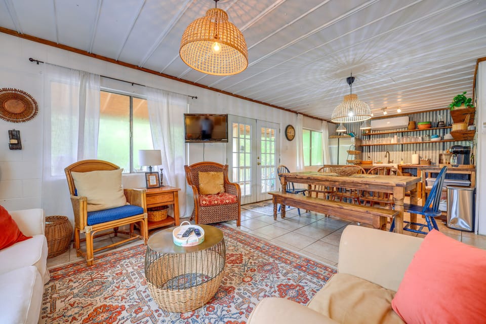 New Braunfels Vacation Rental | 2BR | 2BA | Steps Required | 1,080 Sq Ft