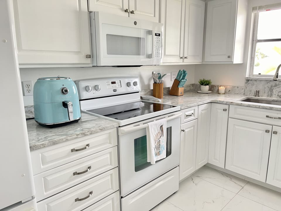 Full sized kitchen with plenty of cookware for family meals.