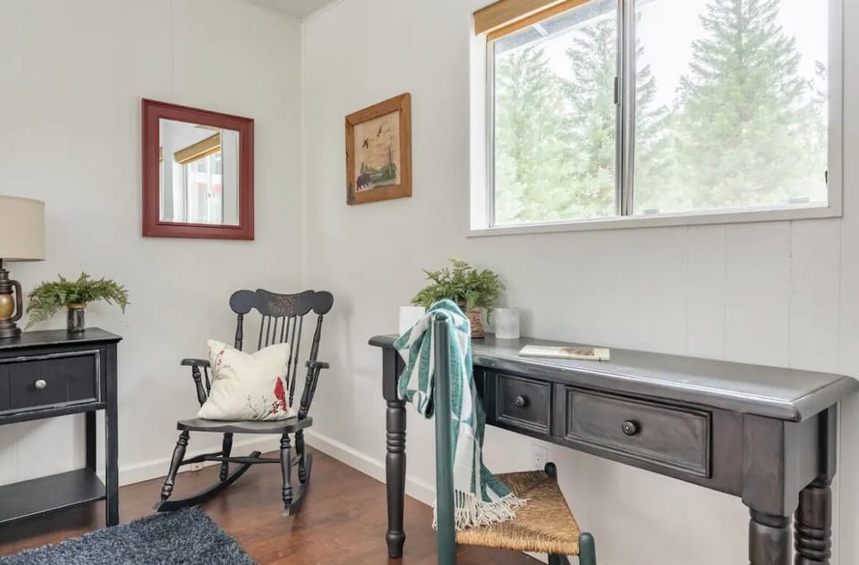 Work desk area in primary bedroom