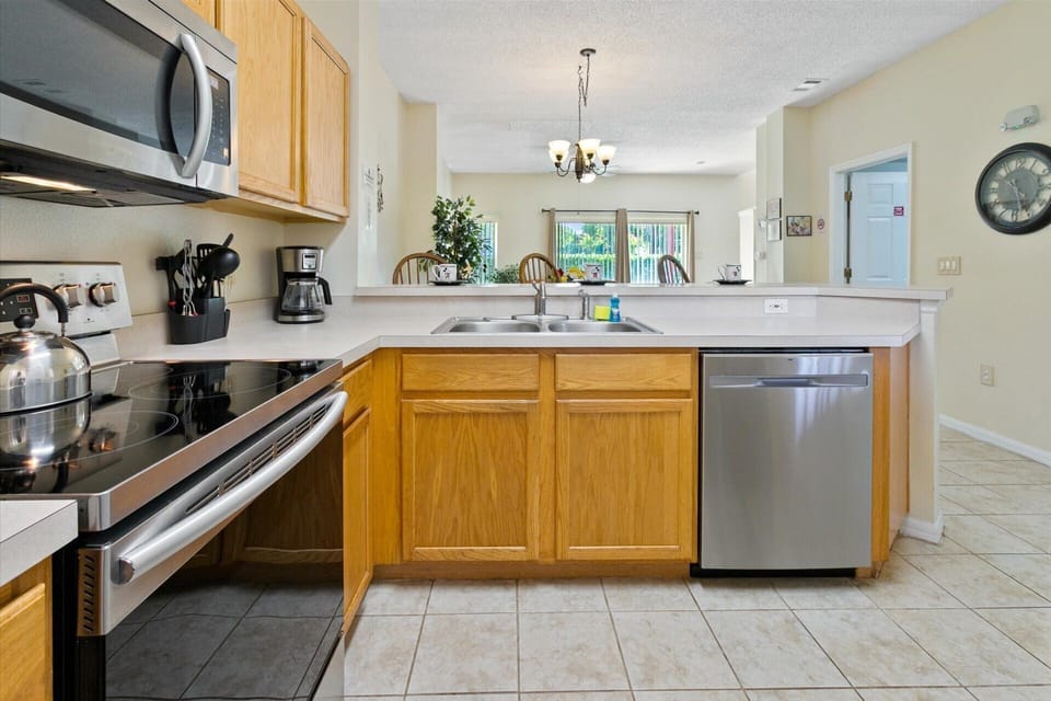 Kitchen (Angle)