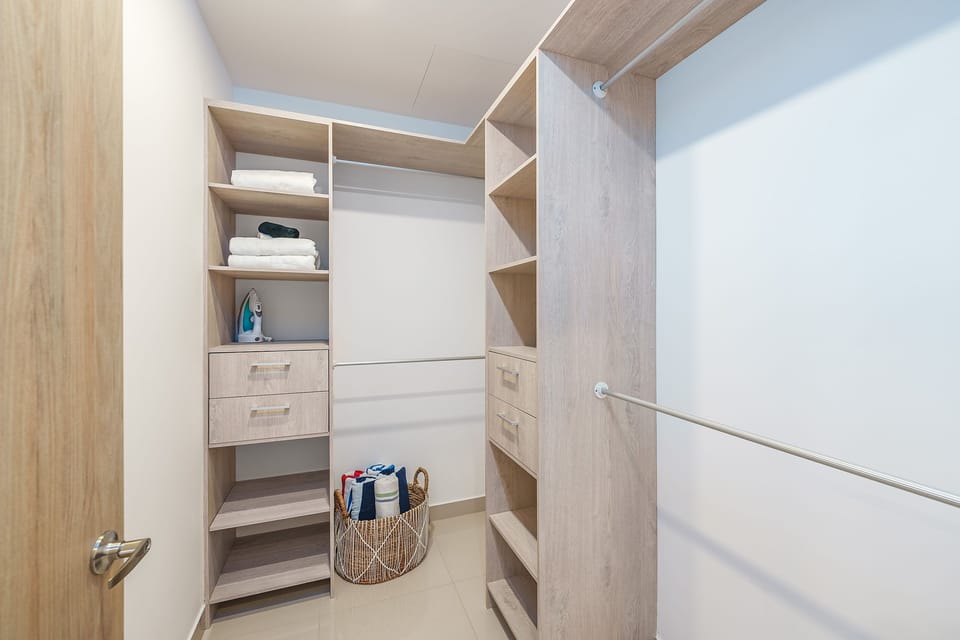 Walk-in Closet