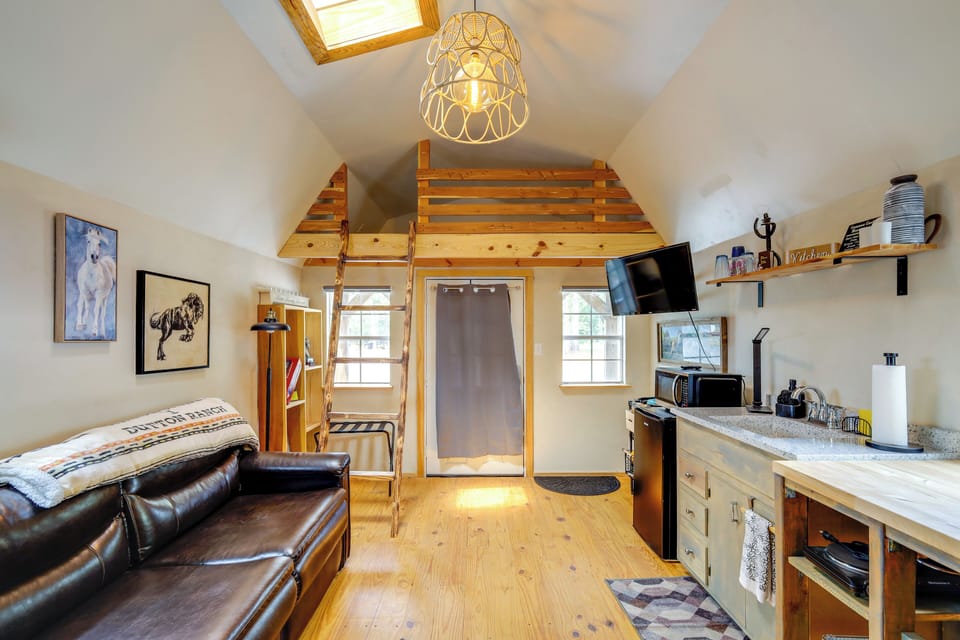 Studio | Sleeper Sofa | Linens & Towels Provided