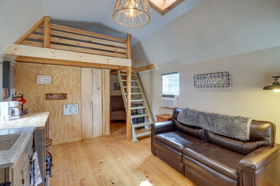 Studio | Sleeper Sofa | Linens & Towels Provided