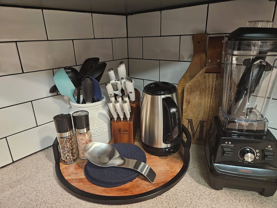Electric Kettle and Blender 