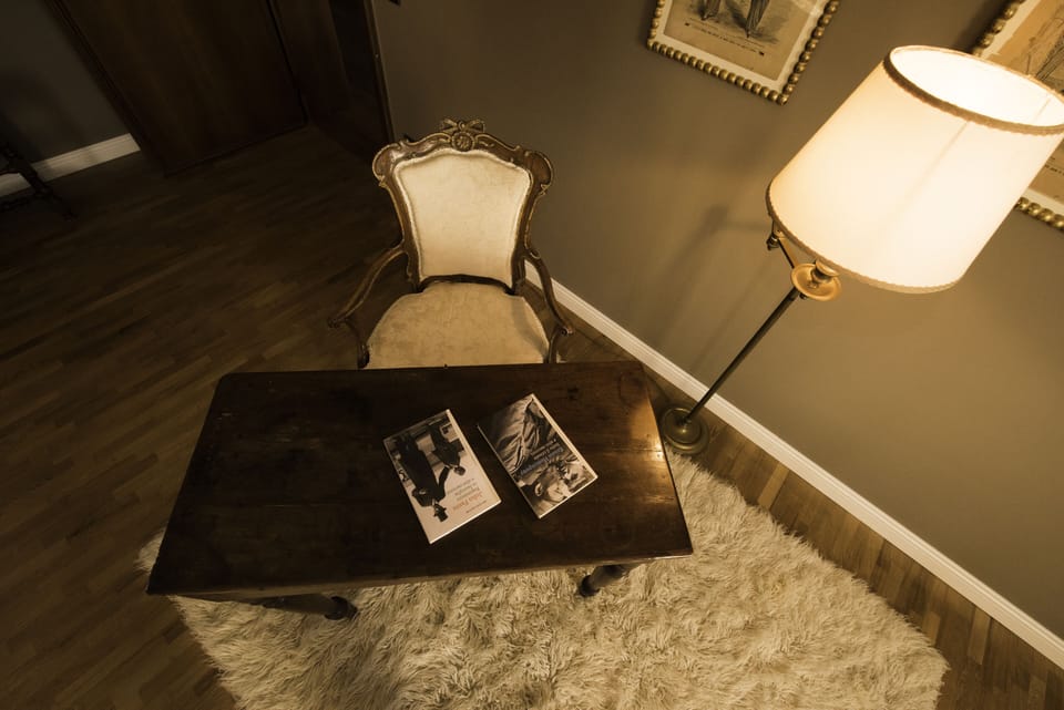 The 2nd bedroom table, where you can feel like a 17th century Venetian writer.