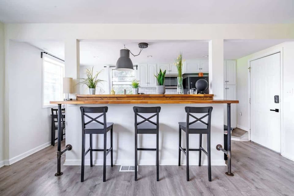 Functional Kitchen Island Our spacious kitchen island is perfect for casual dining, collaborative cooking, or a coffee break. This inviting space serves as the functional heart of our home
Airbnb vacation homes Columbus Ohio

