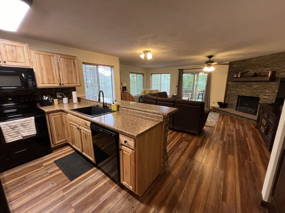 Open floor plan so everyone can be together