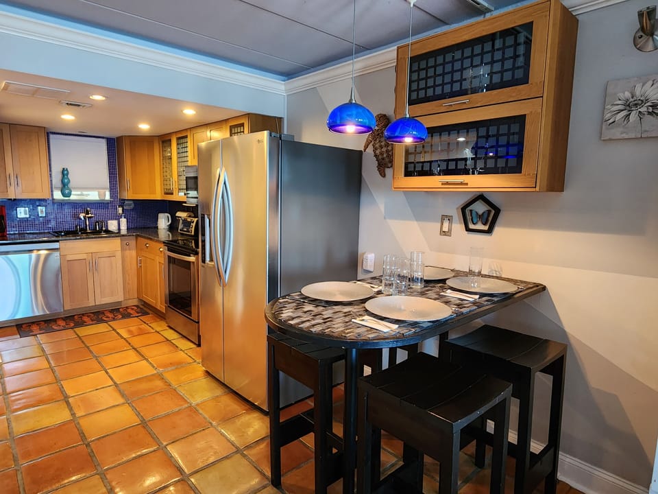 Kitchen/Dining Area