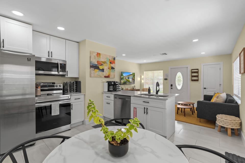 Fully Equipped Kitchen!