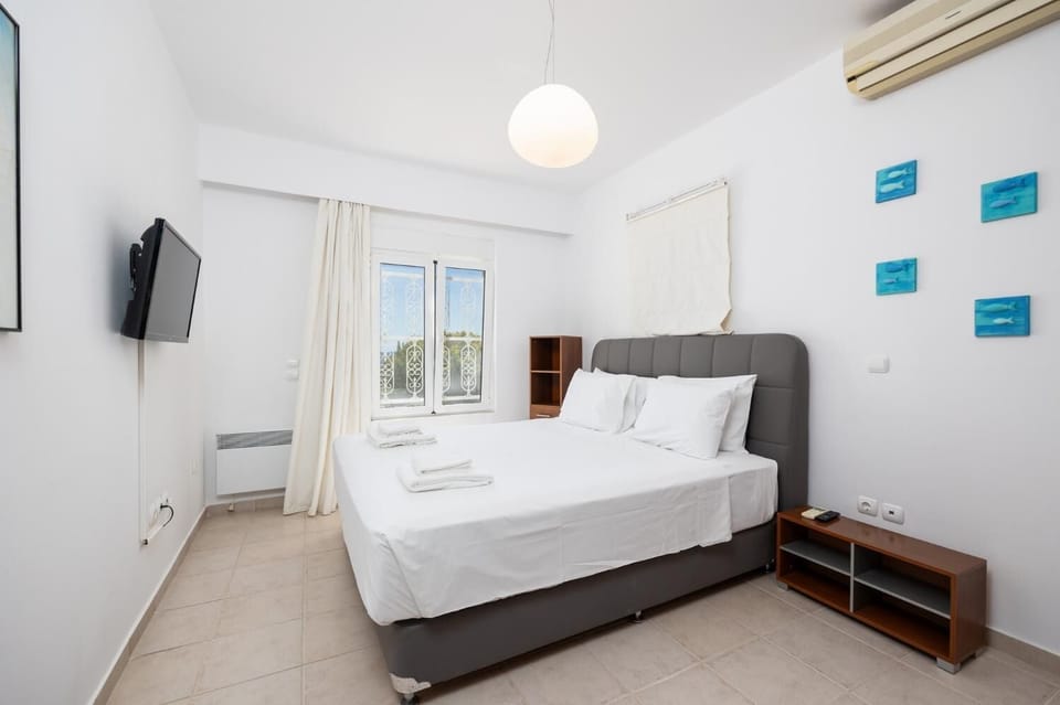 Double bedroom with A/C and TV