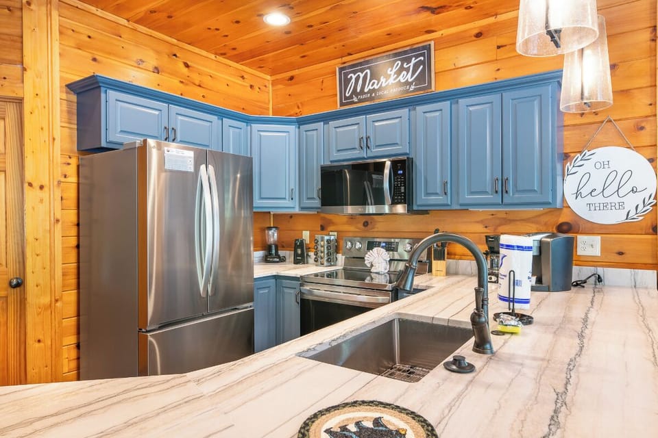 Firefly Lodge's fully-equipped kitchen