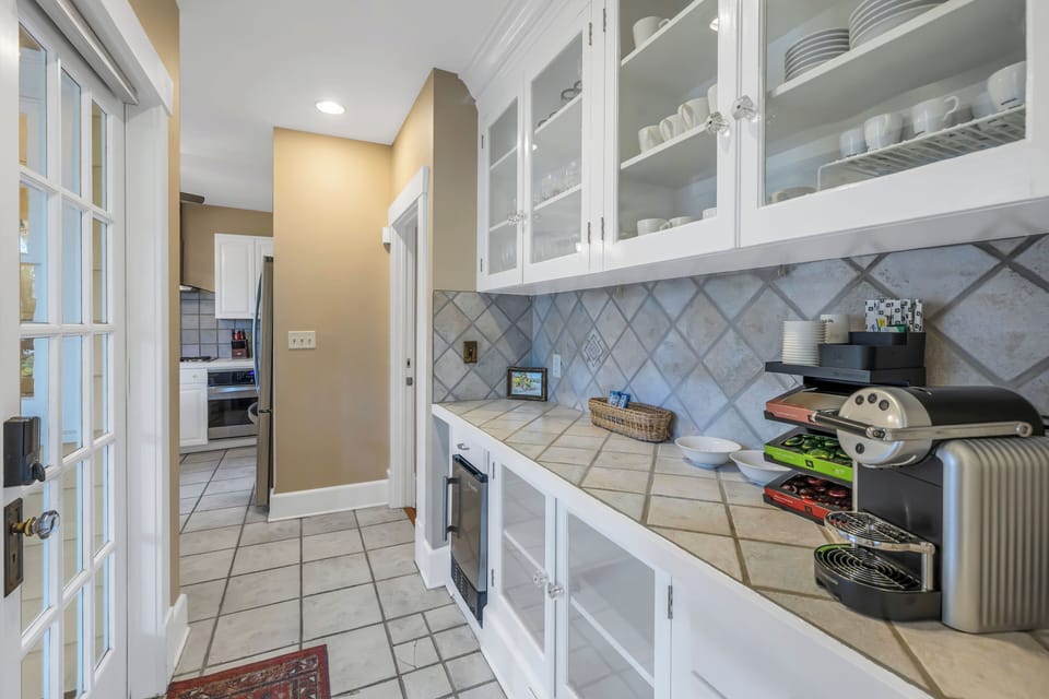 Butler's Pantry (1)