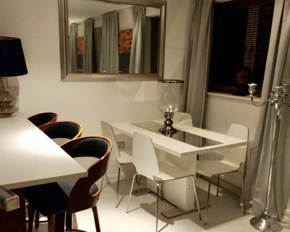 4 Sister Dining room table. 
