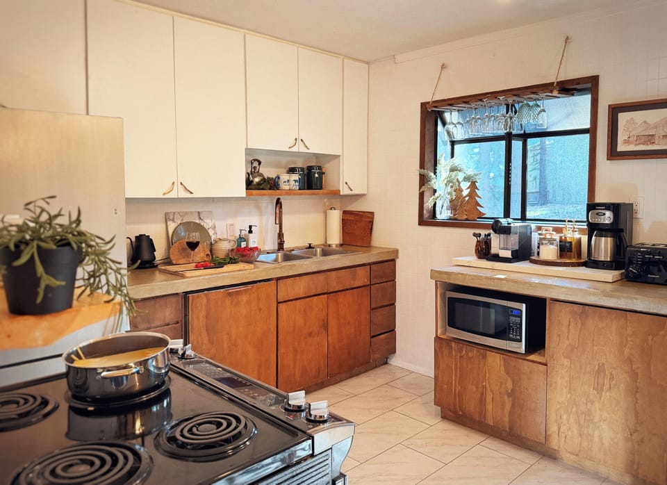 Enjoy cooking for your family in this fully equipped kitchen