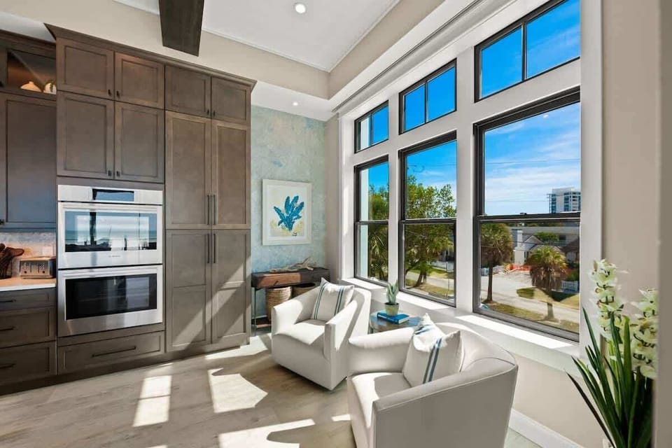 Kitchen - Lounging Space - Double Oven - Handcfrated Cabinetry!