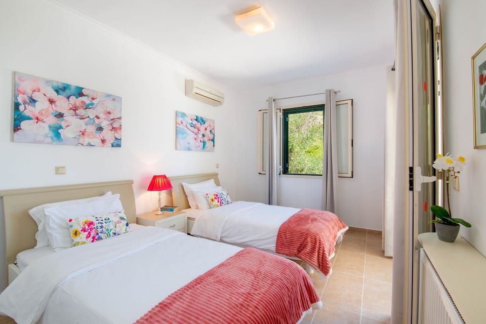 Tiimeless twin room with private terrace